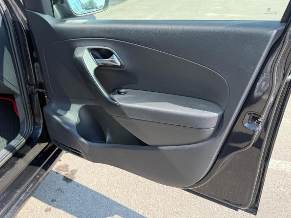 Volkswagen Polo V Рестайлинг с пробегом 2015 года, цена 945 000 рублей, 157646 км, седан, Автокод Объявления