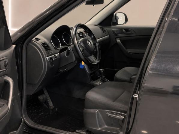 Skoda Yeti I Рестайлинг с пробегом 2015 года, цена 1 195 000 рублей, 199930 км, внедорожник, Автокод Объявления