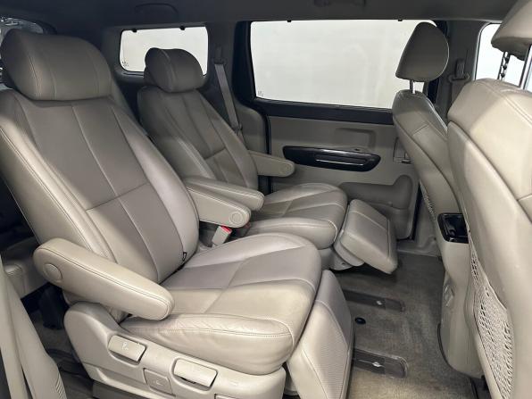 Kia Carnival III с пробегом 2016 года, цена 2 399 000 рублей, 208345 км, минивэн, Автокод Объявления
