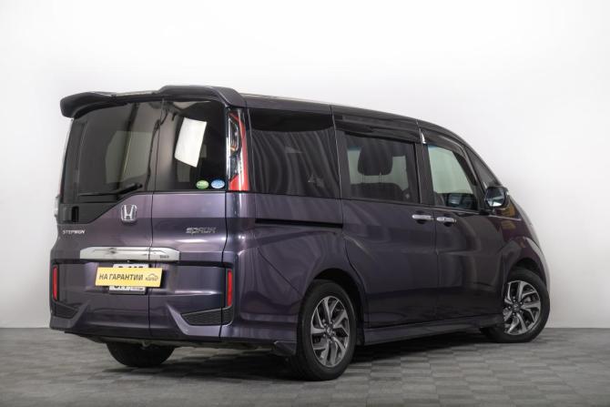 Honda Stepwgn V с пробегом 2016 года, цена 1 999 000 рублей, 94000 км, минивэн, Автокод Объявления