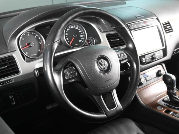 Volkswagen Touareg II Рестайлинг с пробегом 2015 года, цена 3 319 000 рублей, 121484 км, внедорожник, Автокод Объявления