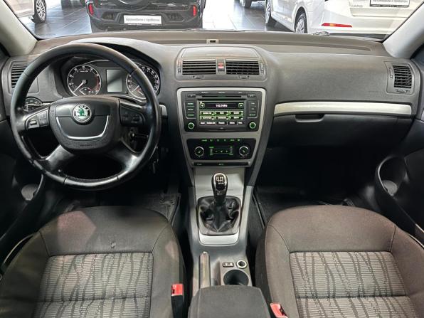 Skoda Octavia II (A5) Рестайлинг с пробегом 2011 года, цена 679 000 рублей, 237000 км, лифтбек, Автокод Объявления
