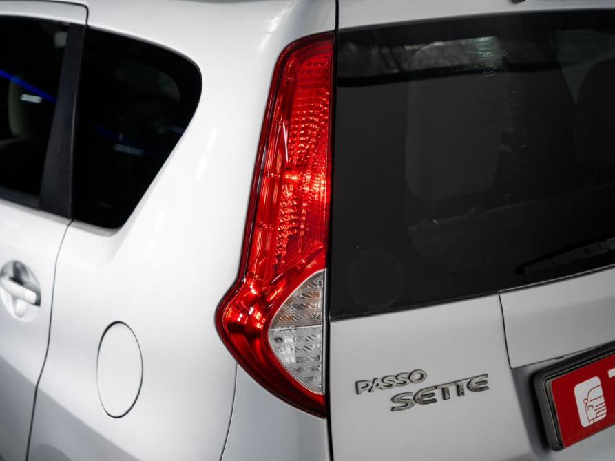 Toyota Passo Sette Иркутск  - изображение 18