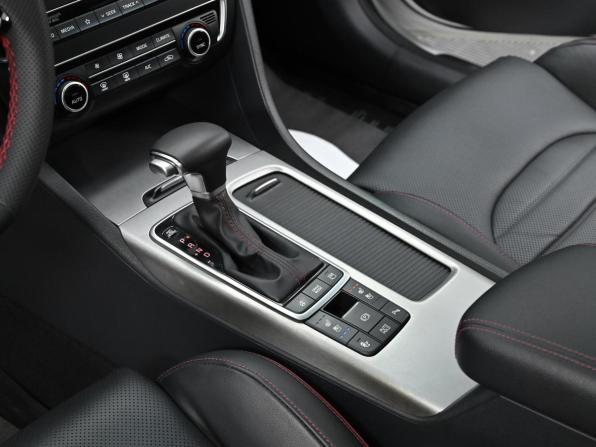 Kia Optima IV Рестайлинг с пробегом 2018 года, цена 1 749 000 рублей, 108000 км, седан, Автокод Объявления