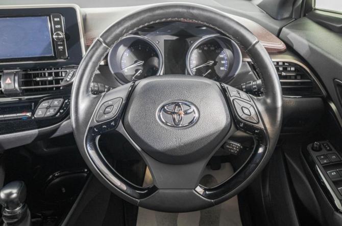 Toyota C-HR I с пробегом 2017 года, цена 2 039 000 рублей, 33000 км, внедорожник, Автокод Объявления