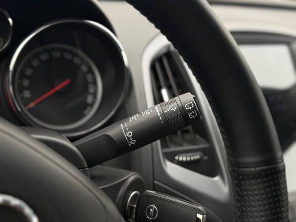 Opel Astra J Рестайлинг с пробегом 2013 года, цена 549 000 рублей, 306999 км, хэтчбек, Автокод Объявления