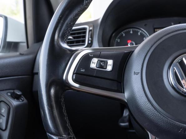 Volkswagen Polo V Рестайлинг с пробегом 2019 года, цена 1 239 000 рублей, 103627 км, седан, Автокод Объявления