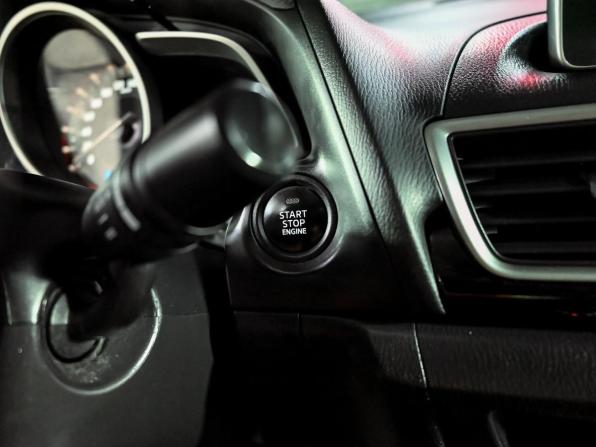 Mazda 3 III (BM) с пробегом 2013 года, цена 1 300 000 рублей, 120443 км, седан, Автокод Объявления