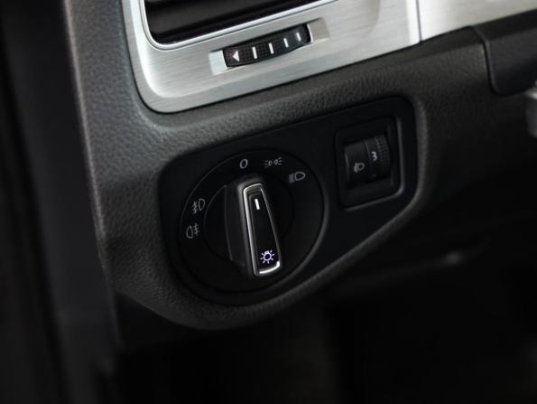 Volkswagen Golf VII с пробегом 2015 года, цена 1 349 000 рублей, 100688 км, хэтчбек, Автокод Объявления