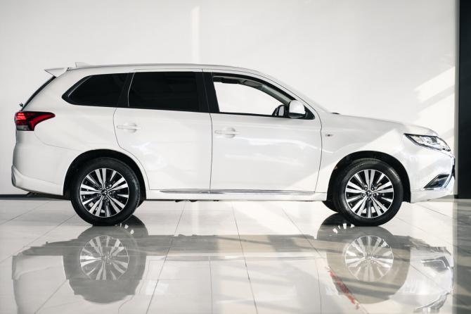 Mitsubishi Outlander III Рестайлинг 3 с пробегом 2022 года, цена 2 650 000 рублей, 19400 км, внедорожник, Автокод Объявления