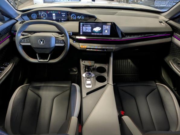 Changan UNI-V I с пробегом 2024 года, цена 2 299 500 рублей, 5650 км, лифтбек, Автокод Объявления