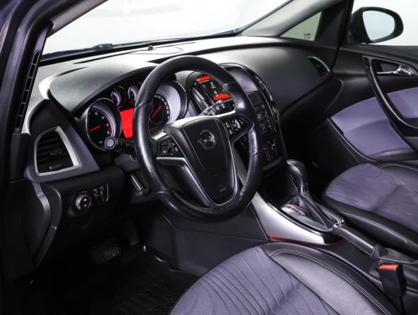 Opel Astra J Рестайлинг с пробегом 2014 года, цена 655 000 рублей, 208095 км, хэтчбек, Автокод Объявления