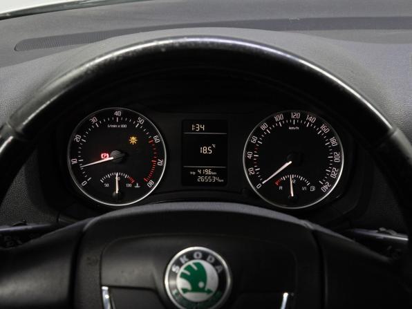 Skoda Octavia II (A5) Рестайлинг с пробегом 2013 года, цена 689 000 рублей, 265534 км, лифтбек, Автокод Объявления