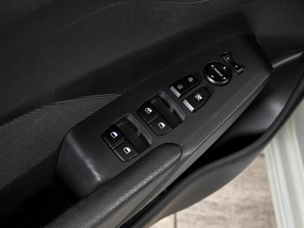 Hyundai Solaris II с пробегом 2018 года, цена 1 300 000 рублей, 72205 км, седан, Автокод Объявления
