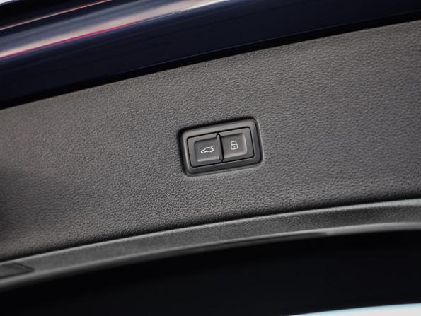 Audi Q8 I (4M) с пробегом 2019 года, цена 5 499 000 рублей, 105218 км, внедорожник, Автокод Объявления
