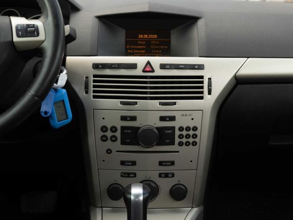 Opel Astra H Рестайлинг с пробегом 2008 года, цена 500 000 рублей, 238325 км, седан, Автокод Объявления