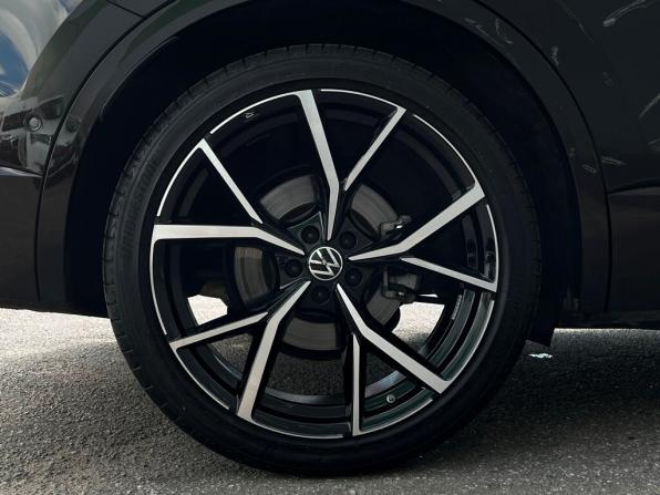 Volkswagen Touareg III Рестайлинг с пробегом 2024 года, цена 13 900 500 рублей, 21291 км, внедорожник, Автокод Объявления