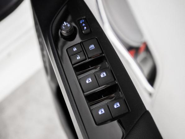 Toyota Prius IV (XW50) с пробегом 2018 года, цена 2 000 000 рублей, 180853 км, лифтбек, Автокод Объявления