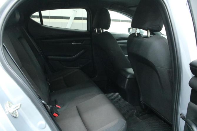 Mazda 3 IV (BP) с пробегом 2021 года, цена 1 395 000 рублей, 132156 км, хэтчбек, Автокод Объявления