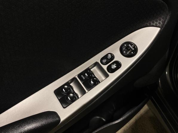 Hyundai Solaris I Рестайлинг с пробегом 2015 года, цена 990 000 рублей, 122306 км, хэтчбек, Автокод Объявления