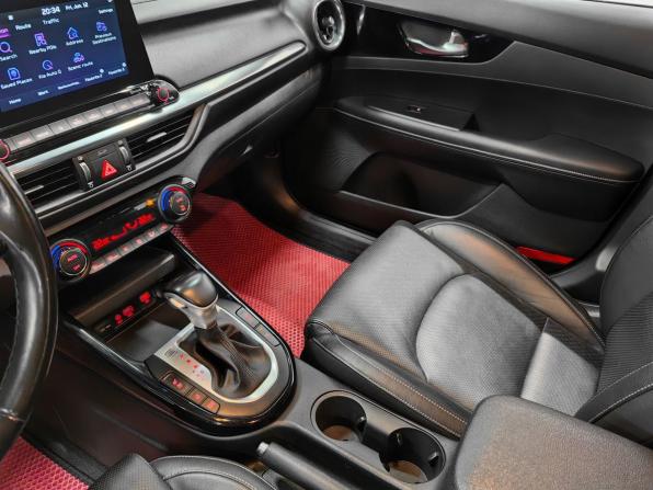 Kia K3 II Рестайлинг с пробегом 2021 года, цена 2 150 000 рублей, 61900 км, седан, Автокод Объявления