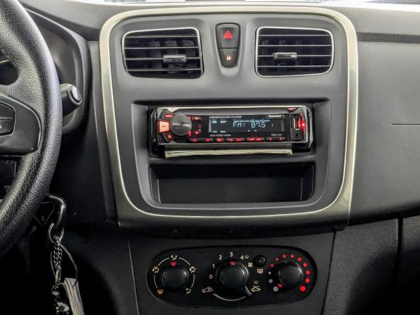 Renault Sandero II с пробегом 2015 года, цена 635 000 рублей, 190557 км, хэтчбек, Автокод Объявления