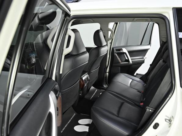 Toyota Land Cruiser Prado 150 Series Рестайлинг 1 с пробегом 2016 года, цена 3 349 000 рублей, 172000 км, внедорожник, Автокод Объявления