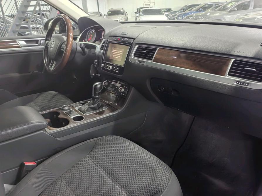 Volkswagen Touareg II Рестайлинг Санкт-Петербург  - изображение 11