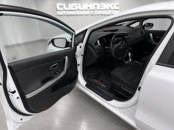 Kia Ceed II Рестайлинг с пробегом 2018 года, цена 1 289 000 рублей, 180000 км, хэтчбек, Автокод Объявления