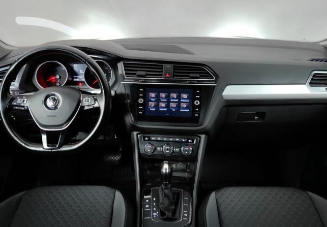 Volkswagen Tiguan II с пробегом 2019 года, цена 1 717 000 рублей, 214851 км, внедорожник, Автокод Объявления