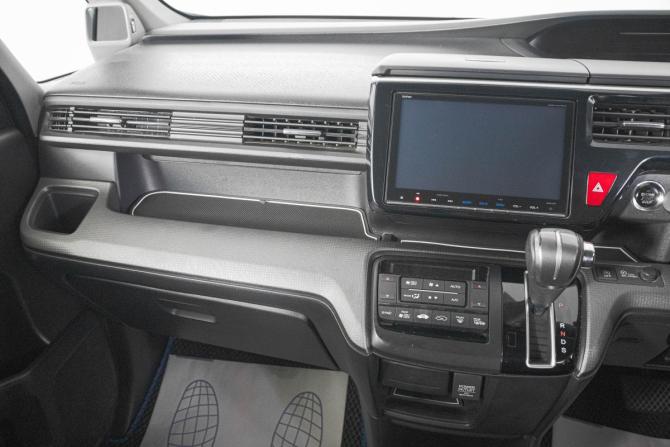 Honda Stepwgn V с пробегом 2016 года, цена 1 849 000 рублей, 117000 км, минивэн, Автокод Объявления