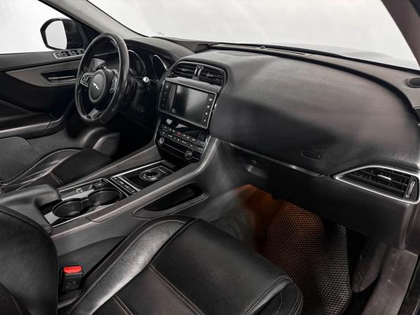 Jaguar F-Pace I с пробегом 2016 года, цена 2 100 000 рублей, 206107 км, внедорожник, Автокод Объявления