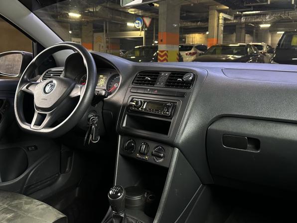 Volkswagen Polo V Рестайлинг с пробегом 2015 года, цена 1 015 000 рублей, 124259 км, седан, Автокод Объявления