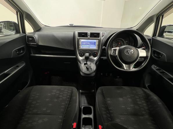 Toyota Ractis II с пробегом 2014 года, цена 910 000 рублей, 135000 км, хэтчбек, Автокод Объявления