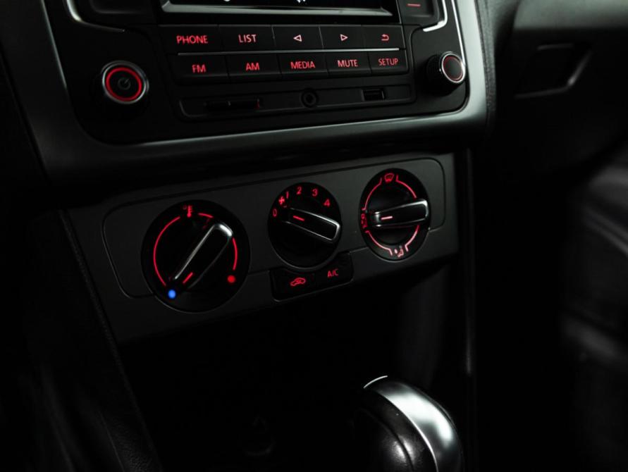 Volkswagen Polo V Рестайлинг Санкт-Петербург  - изображение 16