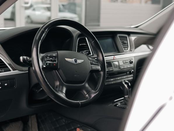 Hyundai Genesis II с пробегом 2014 года, цена 2 100 000 рублей, 230394 км, седан, Автокод Объявления