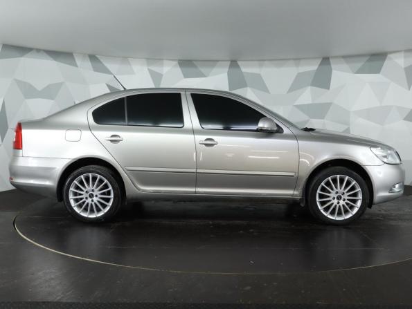 Skoda Octavia II (A5) Рестайлинг с пробегом 2011 года, цена 679 000 рублей, 196657 км, лифтбек, Автокод Объявления