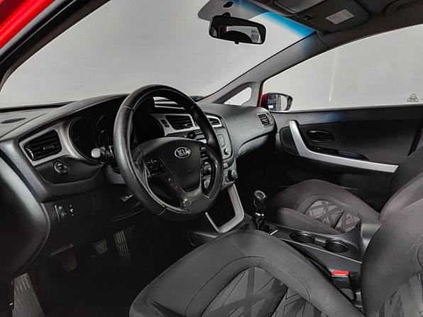 Kia Ceed II с пробегом 2014 года, цена 910 000 рублей, 130283 км, хэтчбек, Автокод Объявления
