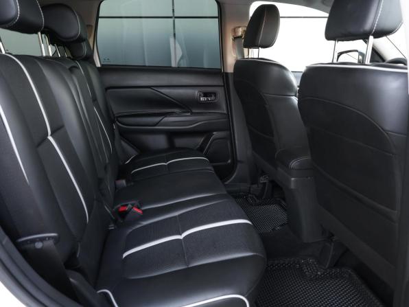 Mitsubishi Outlander III Рестайлинг 3 с пробегом 2022 года, цена 2 298 000 рублей, 47112 км, внедорожник, Автокод Объявления