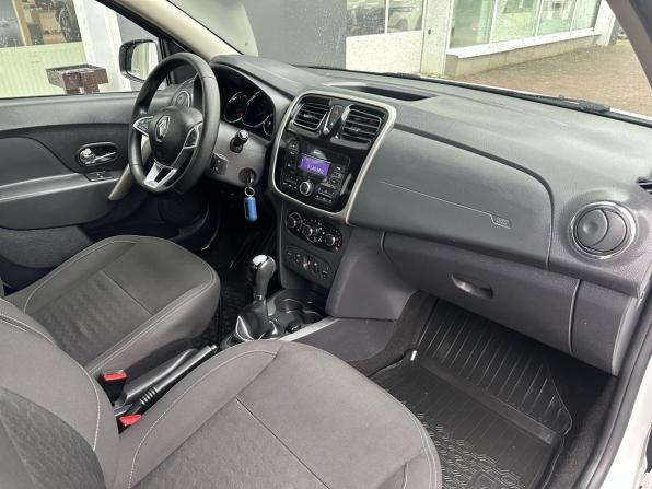 Renault Logan II Рестайлинг с пробегом 2019 года, цена 1 049 000 рублей, 60000 км, седан, Автокод Объявления