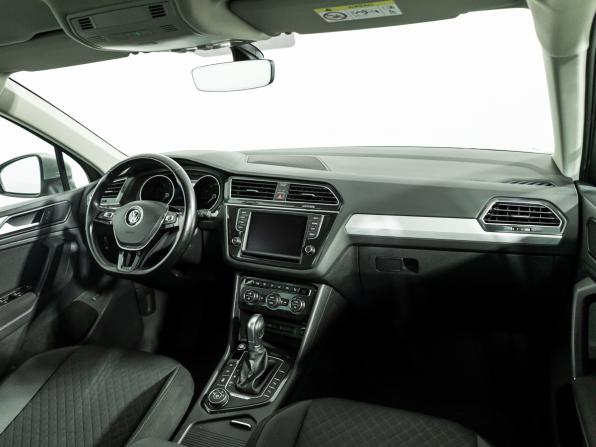 Volkswagen Tiguan II с пробегом 2017 года, цена 2 599 900 рублей, 48297 км, внедорожник, Автокод Объявления