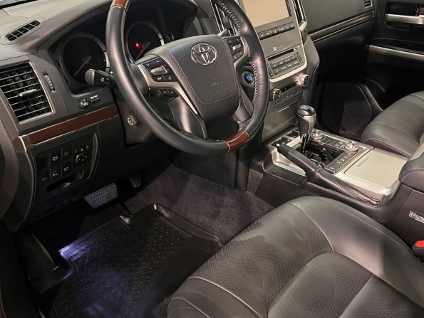 Toyota Land Cruiser 200 Series Рестайлинг 2 с пробегом 2015 года, цена 6 750 000 рублей, 89726 км, внедорожник, Автокод Объявления