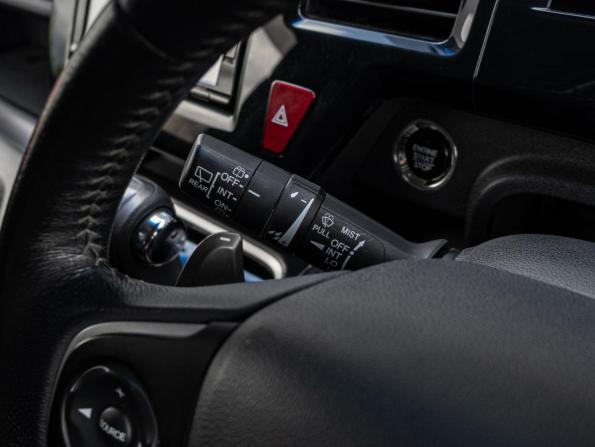 Honda Stepwgn V с пробегом 2016 года, цена 2 170 000 рублей, 96221 км, минивэн, Автокод Объявления