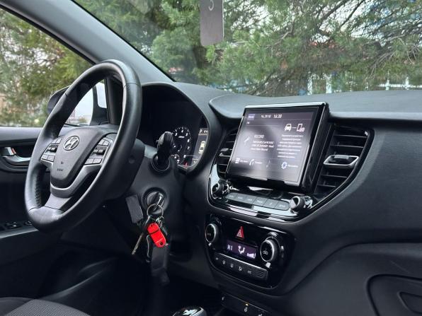 Hyundai Solaris II Рестайлинг с пробегом 2021 года, цена 1 359 000 рублей, 130418 км, седан, Автокод Объявления