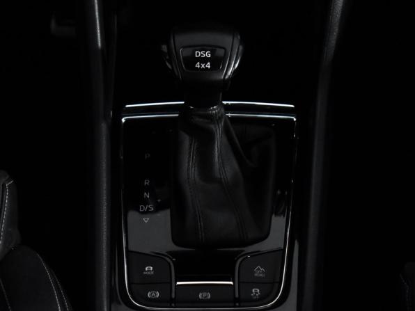 Skoda Karoq I с пробегом 2021 года, цена 2 489 000 рублей, 99345 км, внедорожник, Автокод Объявления