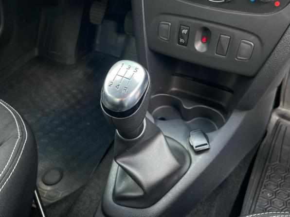 Renault Sandero II Рестайлинг с пробегом 2021 года, цена 1 350 000 рублей, 34000 км, хэтчбек, Автокод Объявления