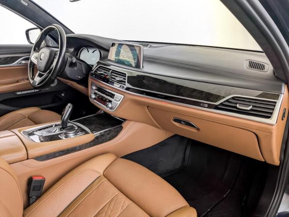 BMW 7 серии VI (G11/G12) с пробегом 2016 года, цена 3 000 000 рублей, 83571 км, седан, Автокод Объявления