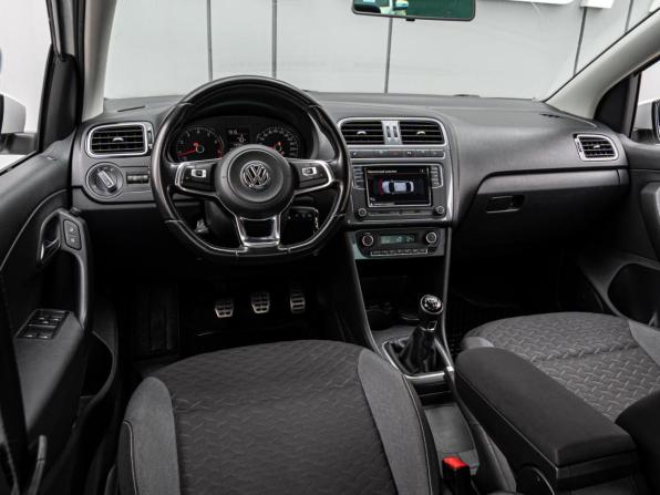 Volkswagen Polo V Рестайлинг с пробегом 2018 года, цена 1 265 000 рублей, 176984 км, седан, Автокод Объявления