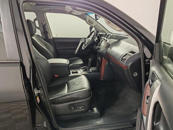 Toyota Land Cruiser Prado 150 Series Рестайлинг 1 с пробегом 2017 года, цена 4 299 000 рублей, 131912 км, внедорожник, Автокод Объявления