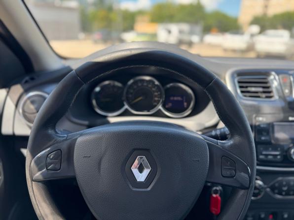 Renault Sandero II с пробегом 2017 года, цена 989 900 рублей, 131820 км, хэтчбек, Автокод Объявления